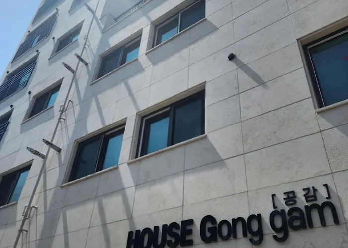 낯선 밤에도 따뜻하게 안아주는 조용한 쉼 스윗드림하우스